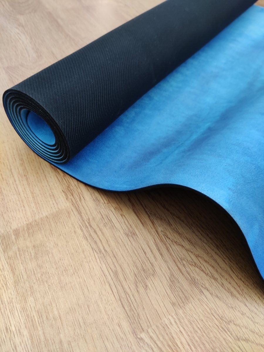rubber and microfiber yoga mat detail blue